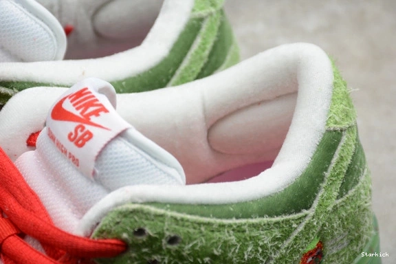 low"strawberry SB Nike Dunk cough" CW7093-601 0730